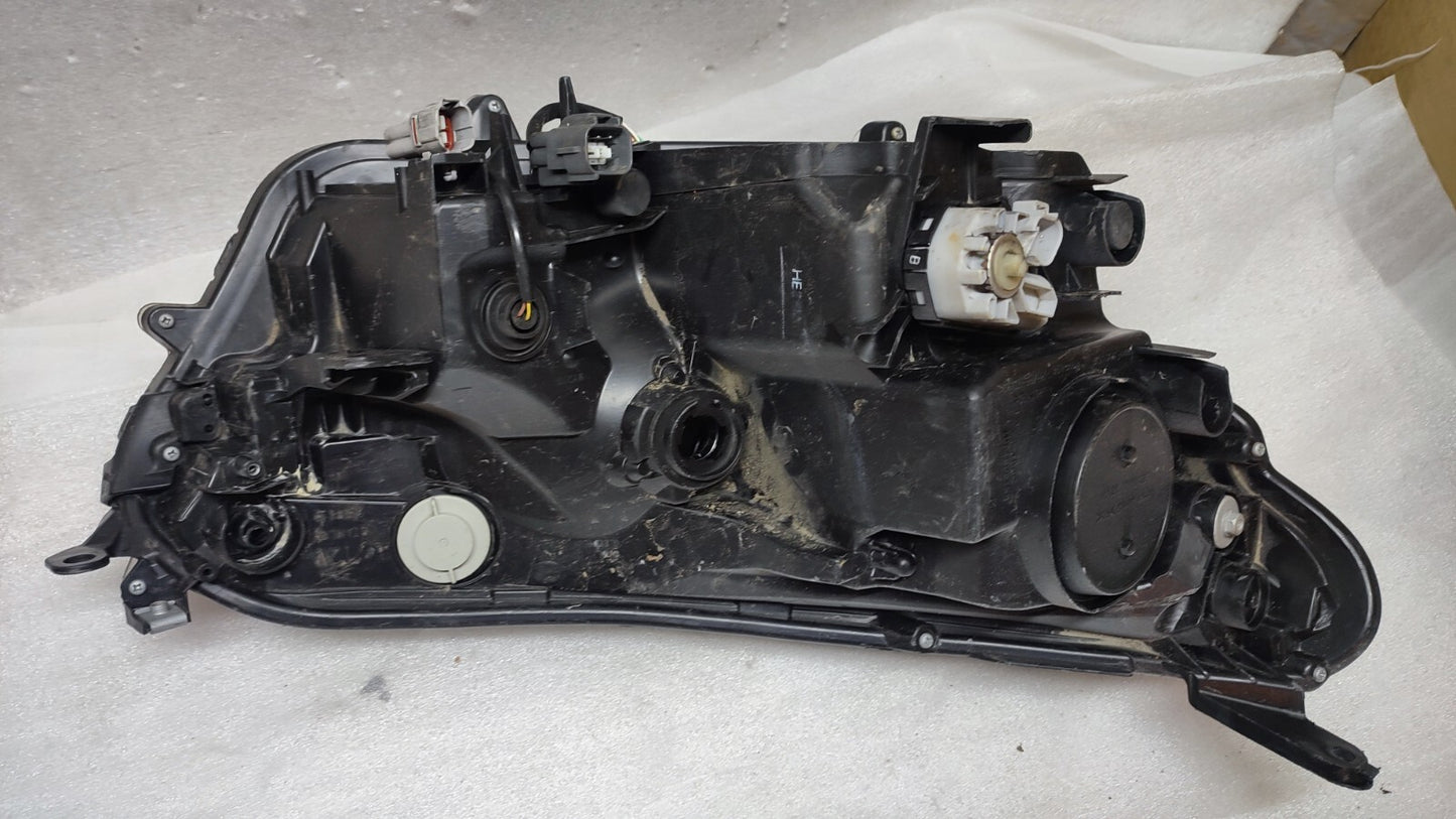 TOYOTA RAV4 (XA40) 15-19 PASSENGER SIDE HEADLIGHT left  tor437