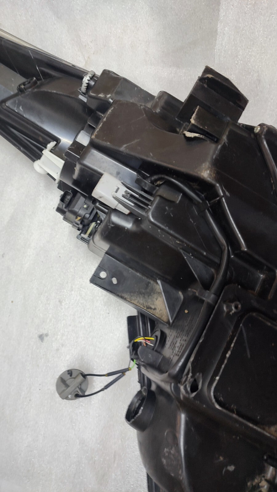 Toyota CH-R headlight Halogen driver side 2017-2019 81110-F4011-00 to40