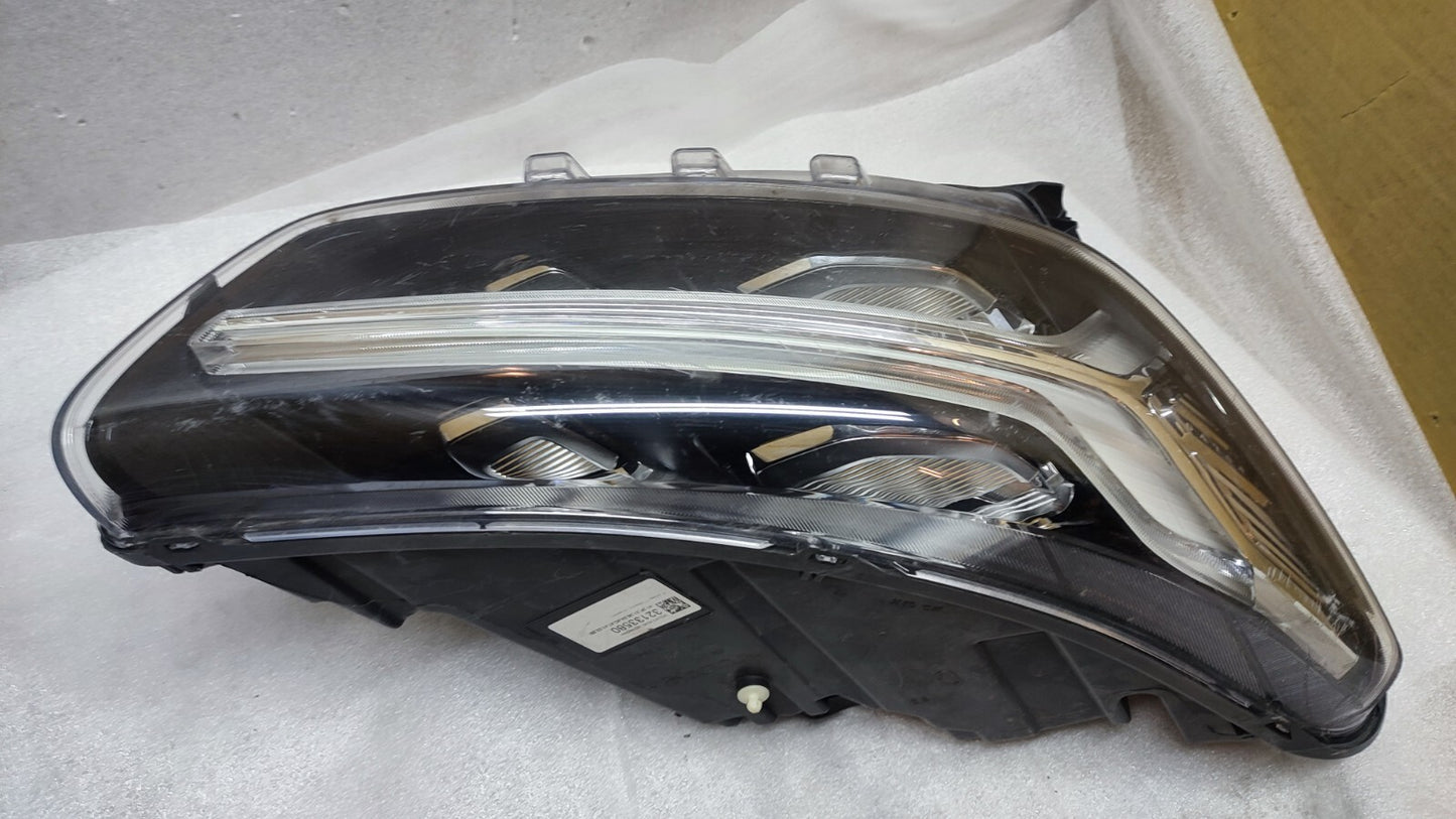 VOLVO GENUINE XC40 RIGHT HEADLIGHT/HEADLAMP 32133580 vo4054