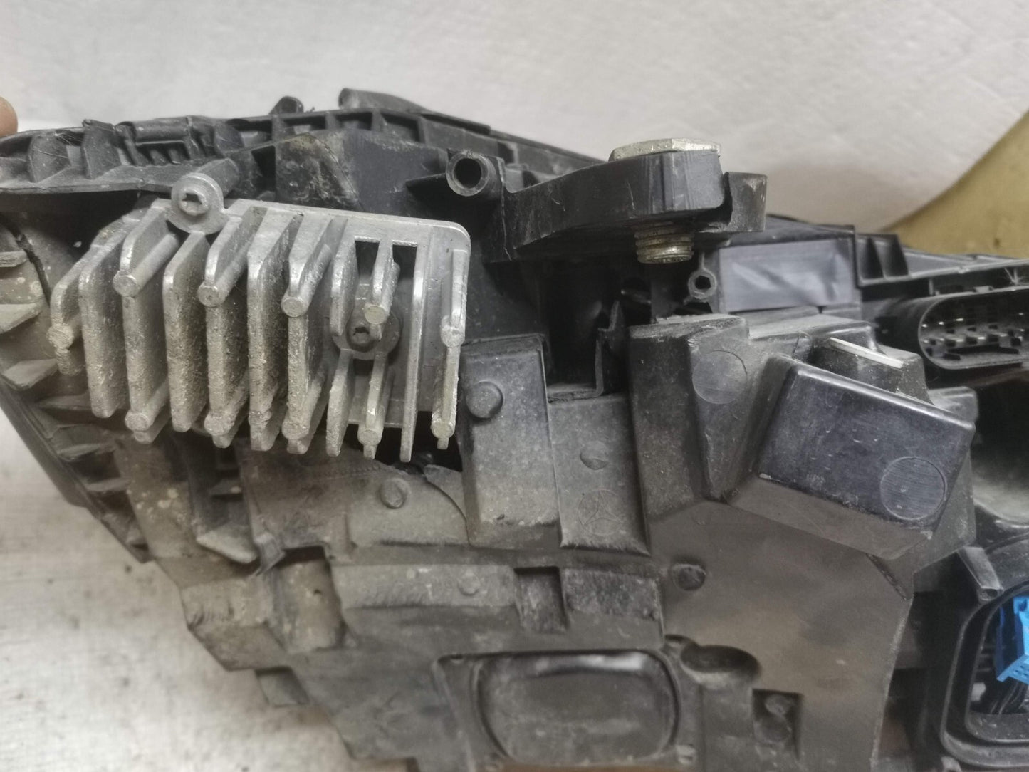 MERCEDES BENZ C-CLASS W205 LED HEADLIGHT PASSENGER SIDE LEFT A2059069501 m25039