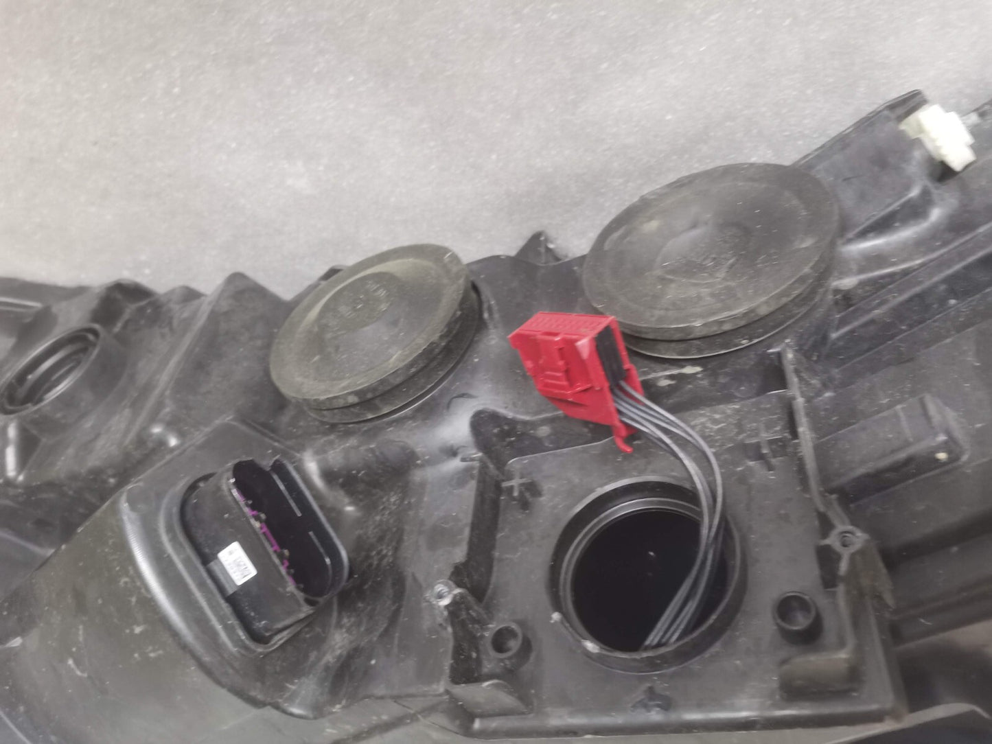 AUDI A6 GENUINE  RIGHT DRIVERS HEADLIGHT XENON 4G0941006D AU125