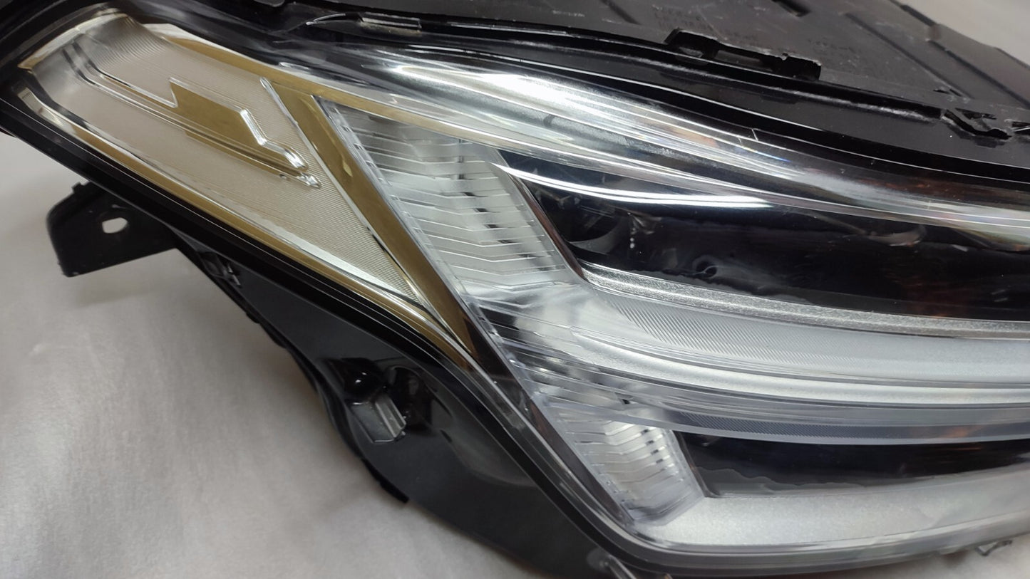 Volvo XC90 MID RHD RH headlight part number 32342489 vo9077