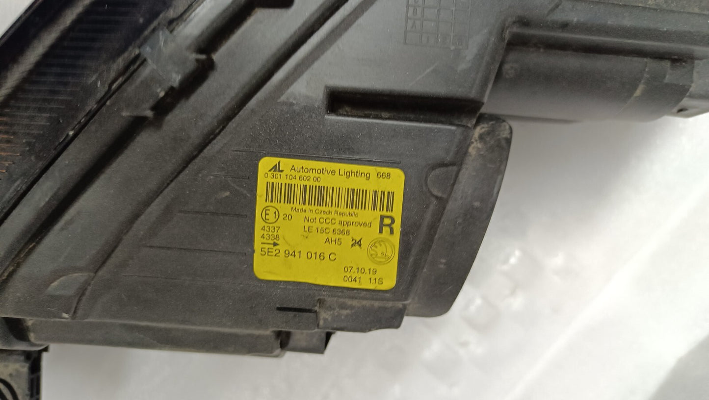 Skoda Octavia Right Driver O/S Halogen Headlight Headlamp 5e2941016c Mk3 SK106