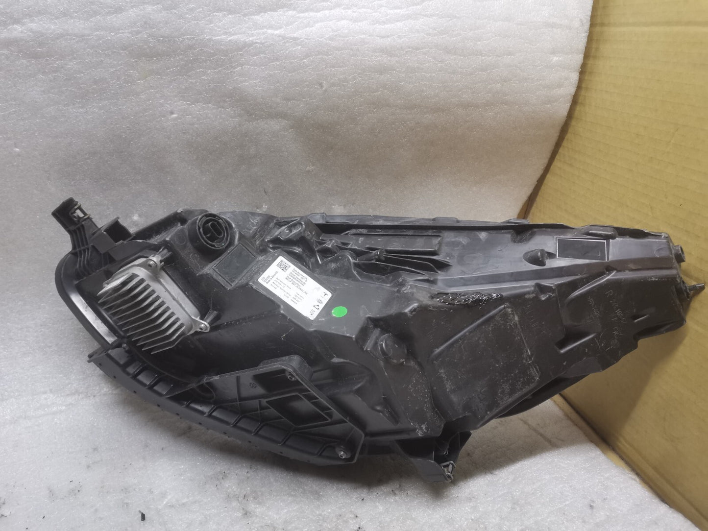 TESLA MODEL 3 2021 ONWARDS RIGHT HEADLIGHT 1514953-00-D te2