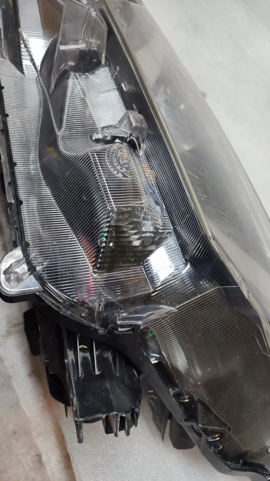 TOYOTA RAV4 (XA40) 15-19 PASSENGER SIDE HEADLIGHT left  tor437