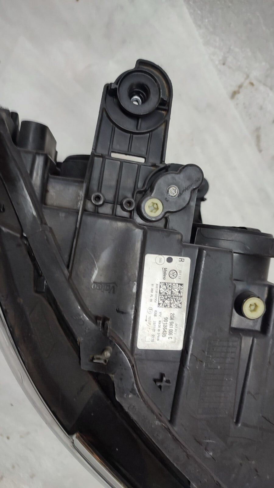 Volkswagen T-ROC Headlight Drivers Side Offside Halogen 2GA941006C VW161