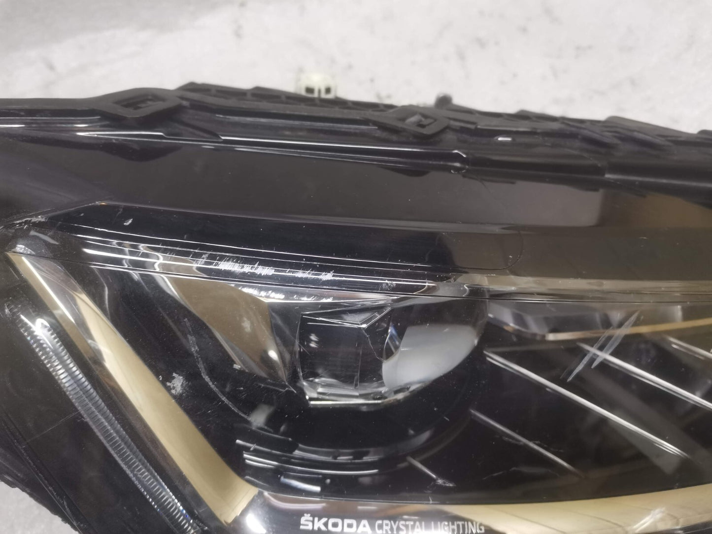 SKODA SUPERB MK3 FACELIFT CRYSTAL LED HEADLIGHT 2018-2021 DRIVER O/S 3V2941016D