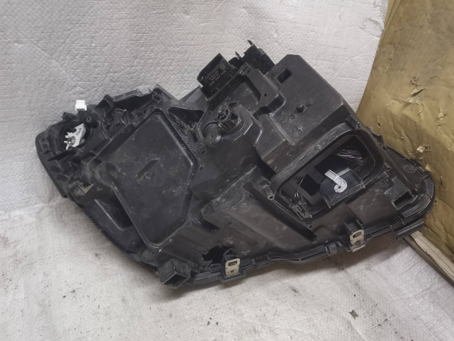 MERCEDES C CLASS W205 2015-2018 PASSENGER SIDE HEADLIGHT A2059069404 m20533