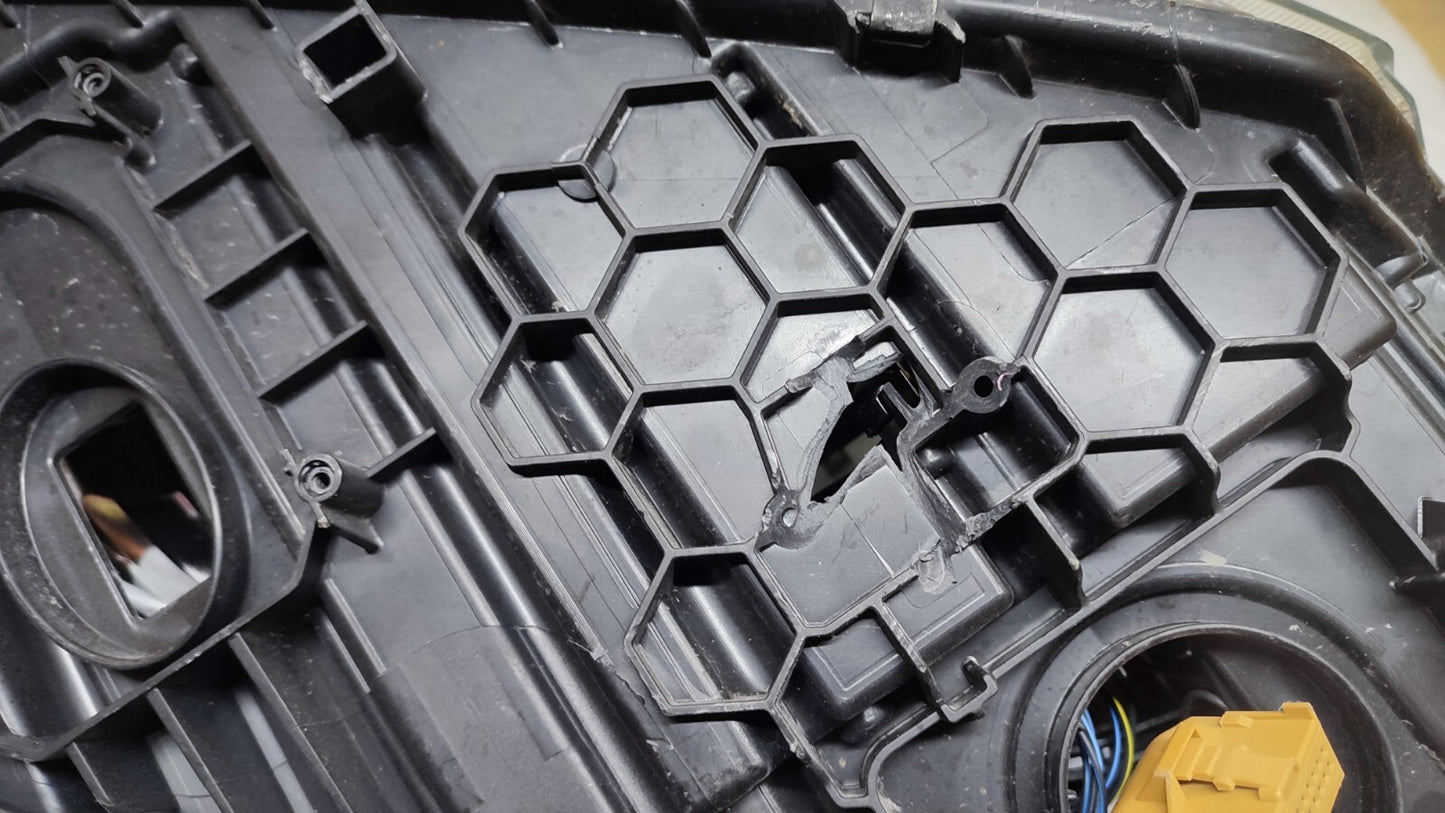 SKODA YETI 2013-17 NEARSIDE LEFT XENON LED HEADLIGHT GENUINE 5L2941015C skye78