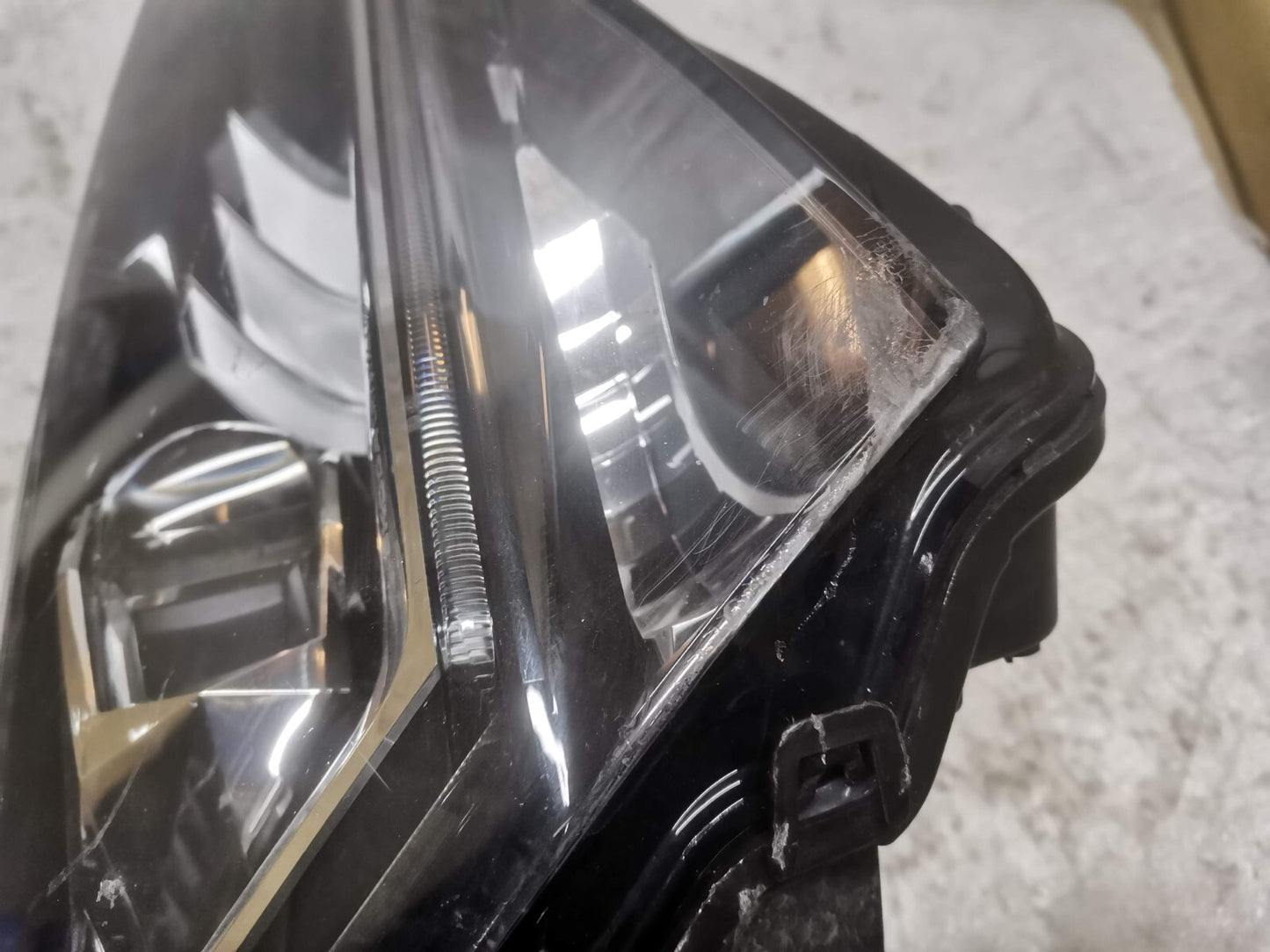 SKODA SUPERB MK3 FACELIFT CRYSTAL LED HEADLIGHT 2018-2021 DRIVER O/S 3V2941016D