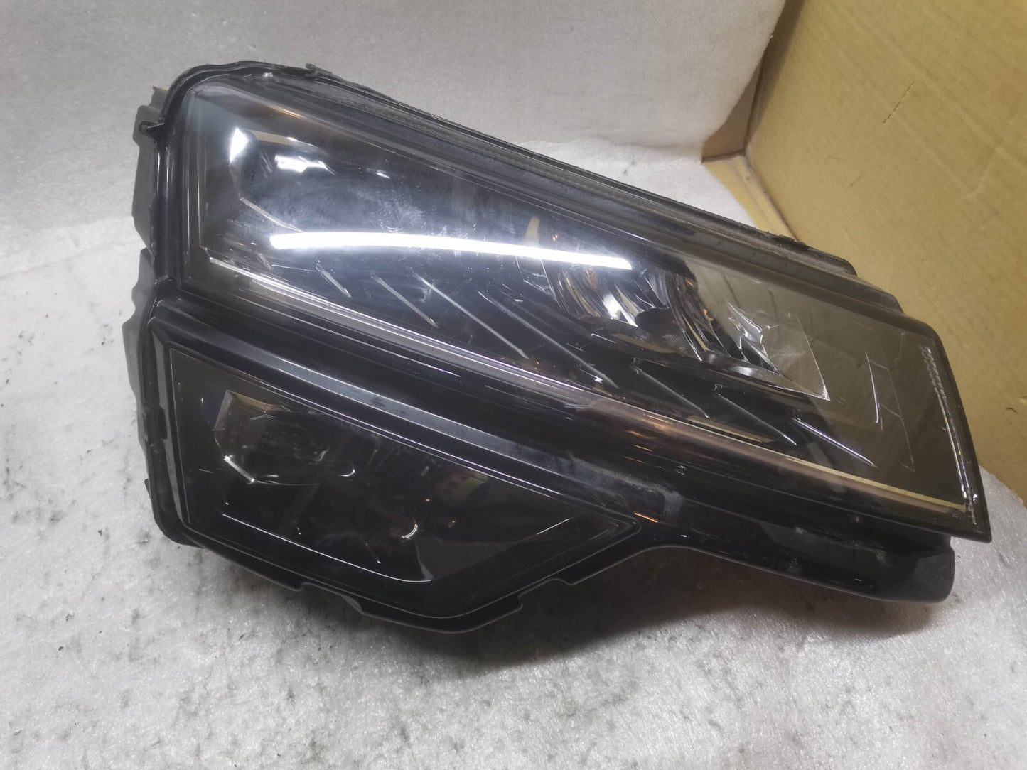 Skoda KAROQ 2017+ Genuine Full LED Right Driver O/S Headlight 57C941016B skkq70
