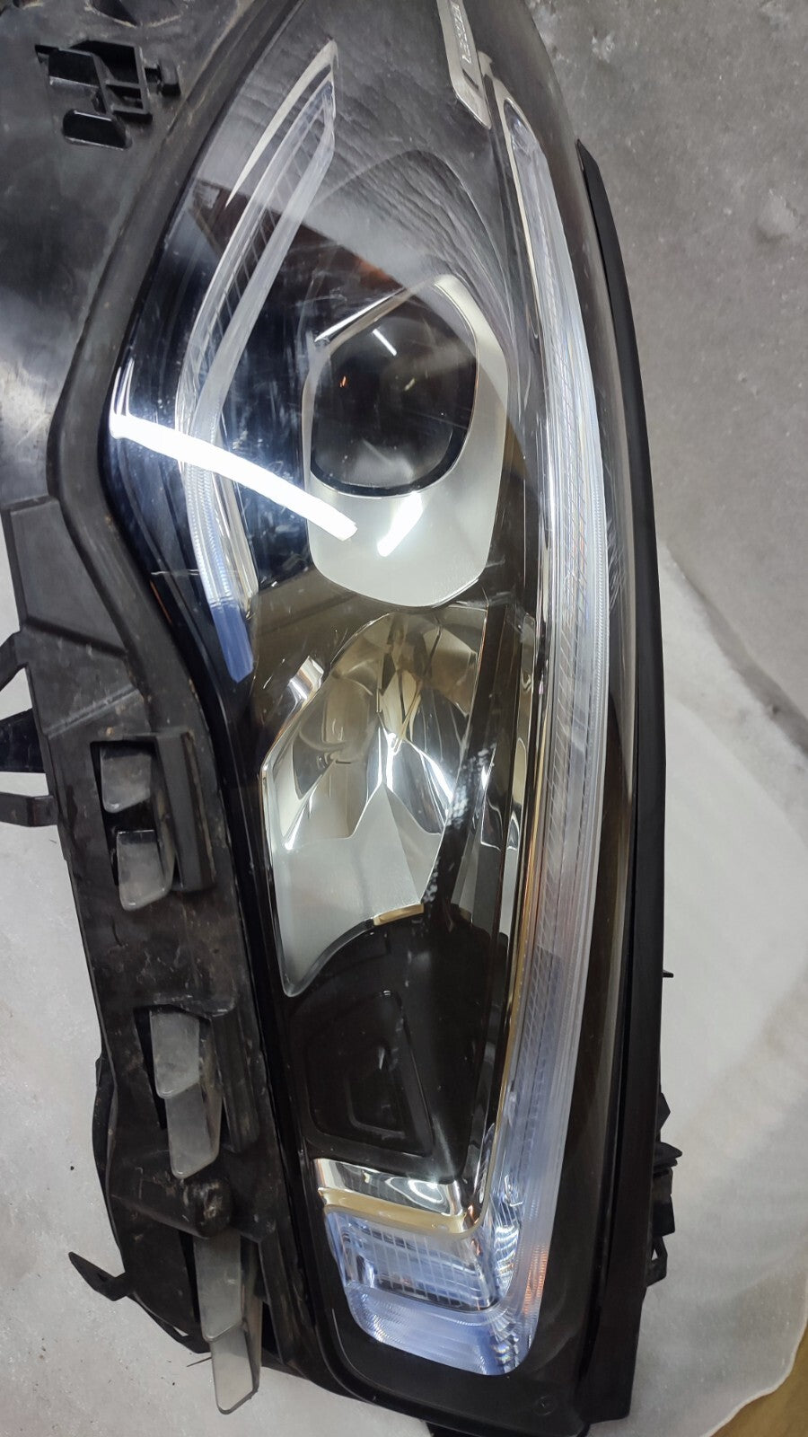 MERCEDES-BENZ CLA 2019-22 FRONT RIGHT DRIVER SIDE HEADLIGHT A1189062800 m11879