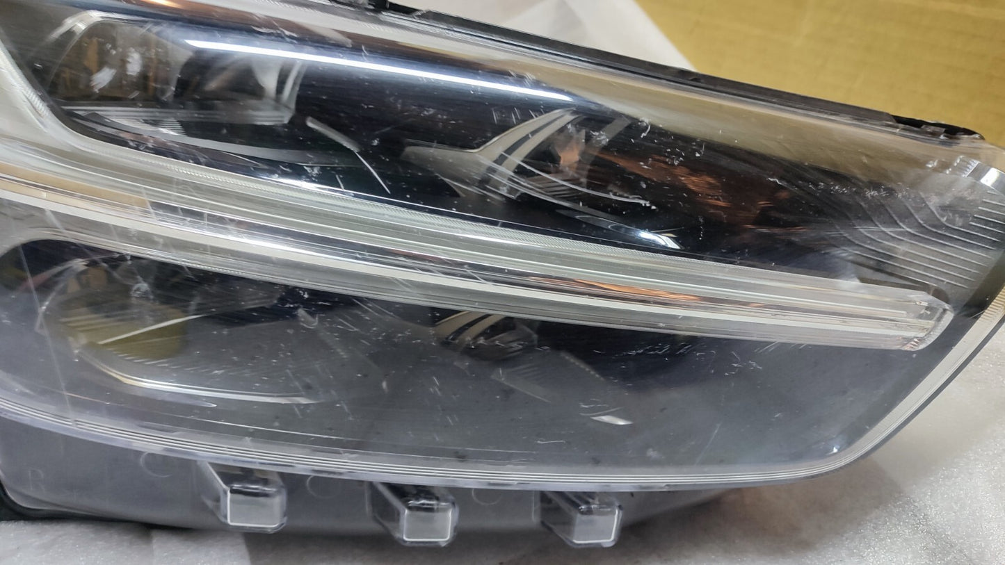 VOLVO GENUINE XC40 RIGHT HEADLIGHT/HEADLAMP 32133580 vo4054
