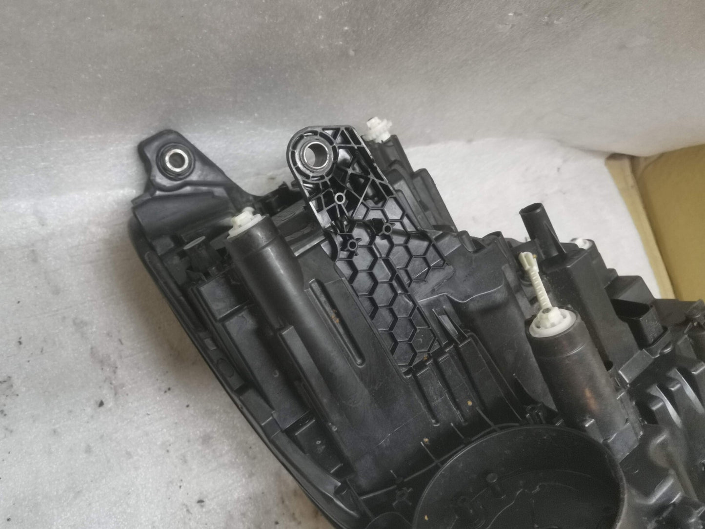 SKODA KODIAQ 2018 GENUINE PASSENGER SIDE LED HEADLIGHT 567941015E skkq74