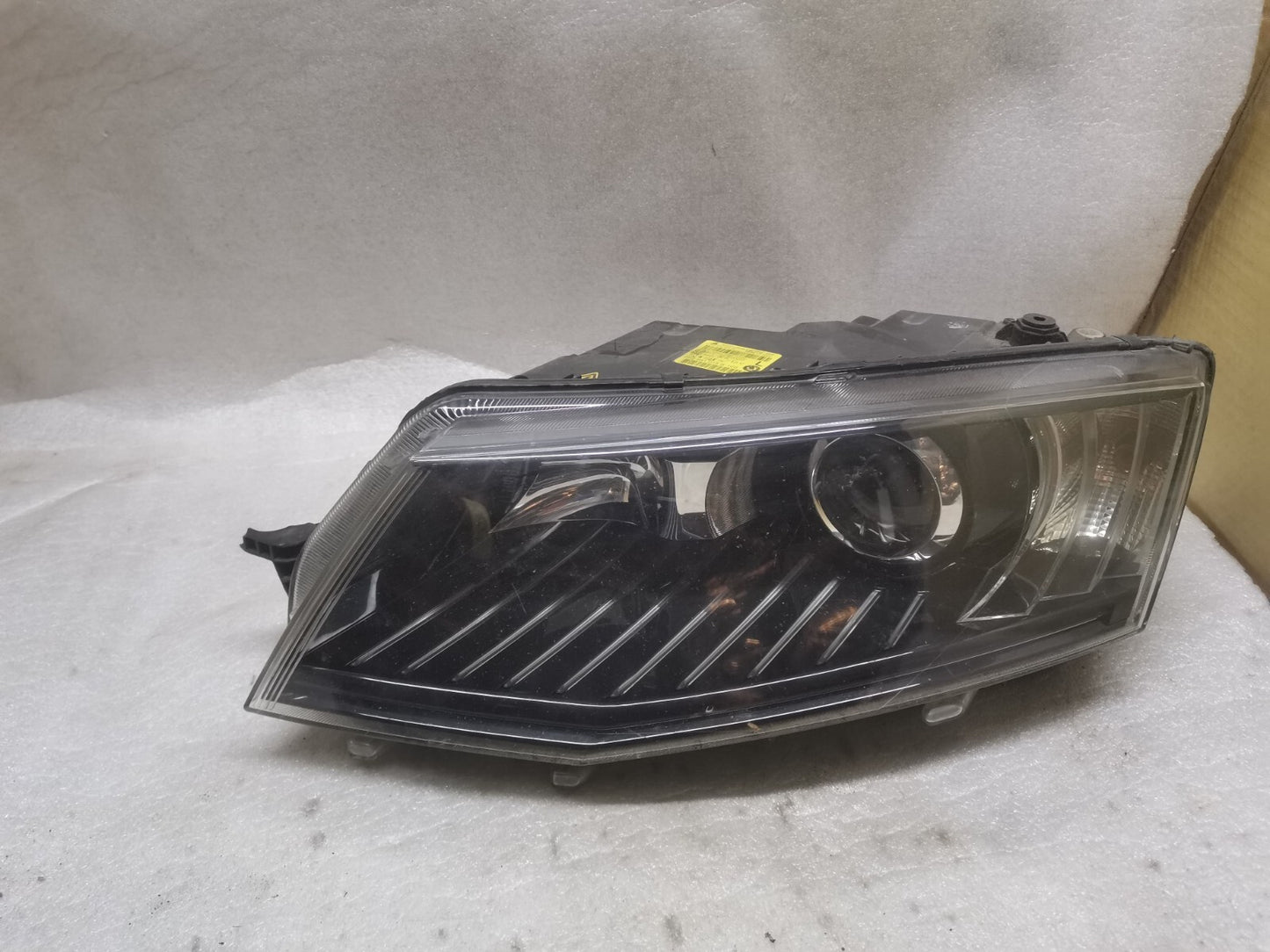 SKODA OCTAVIA Headlight Xenon Type With Bending Light Left Hand 2013-17 skoc51