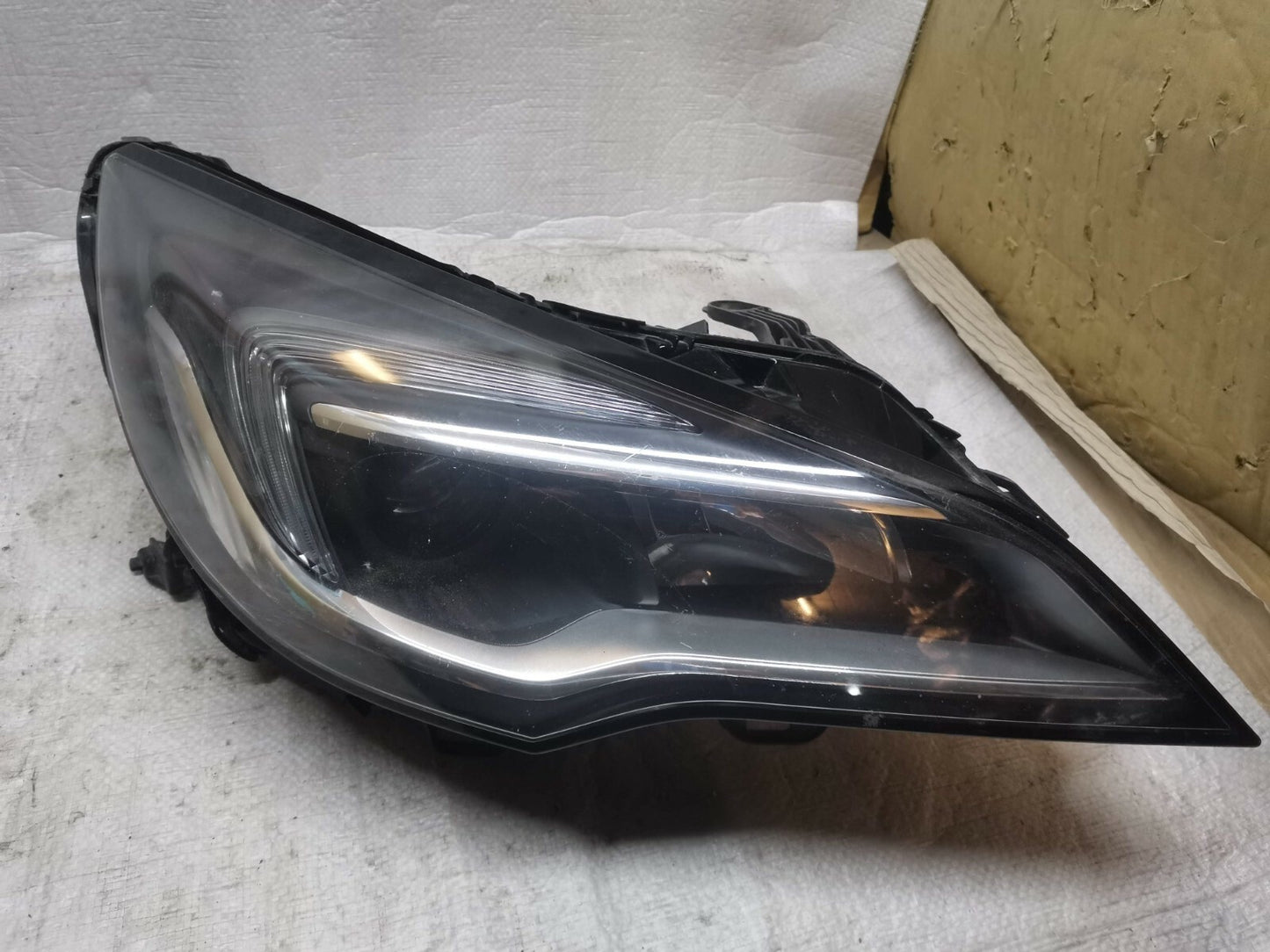 VAUXHALL ASTRA K 39111146 FRONT HEADLIGHT RIGHT SIDE RHD OSF vak1