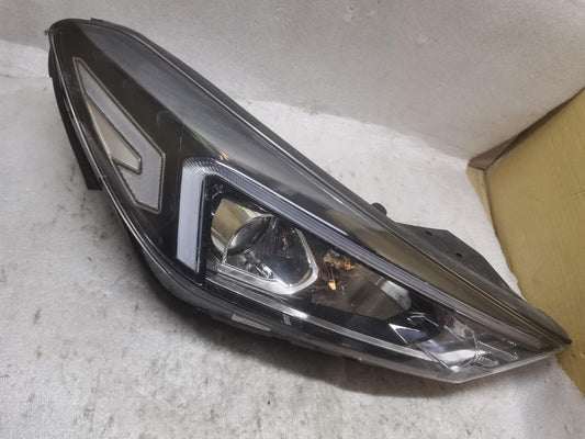 Hyundai Tucson 2018 Front Right Driver side Headlight D792111A20 hytu4