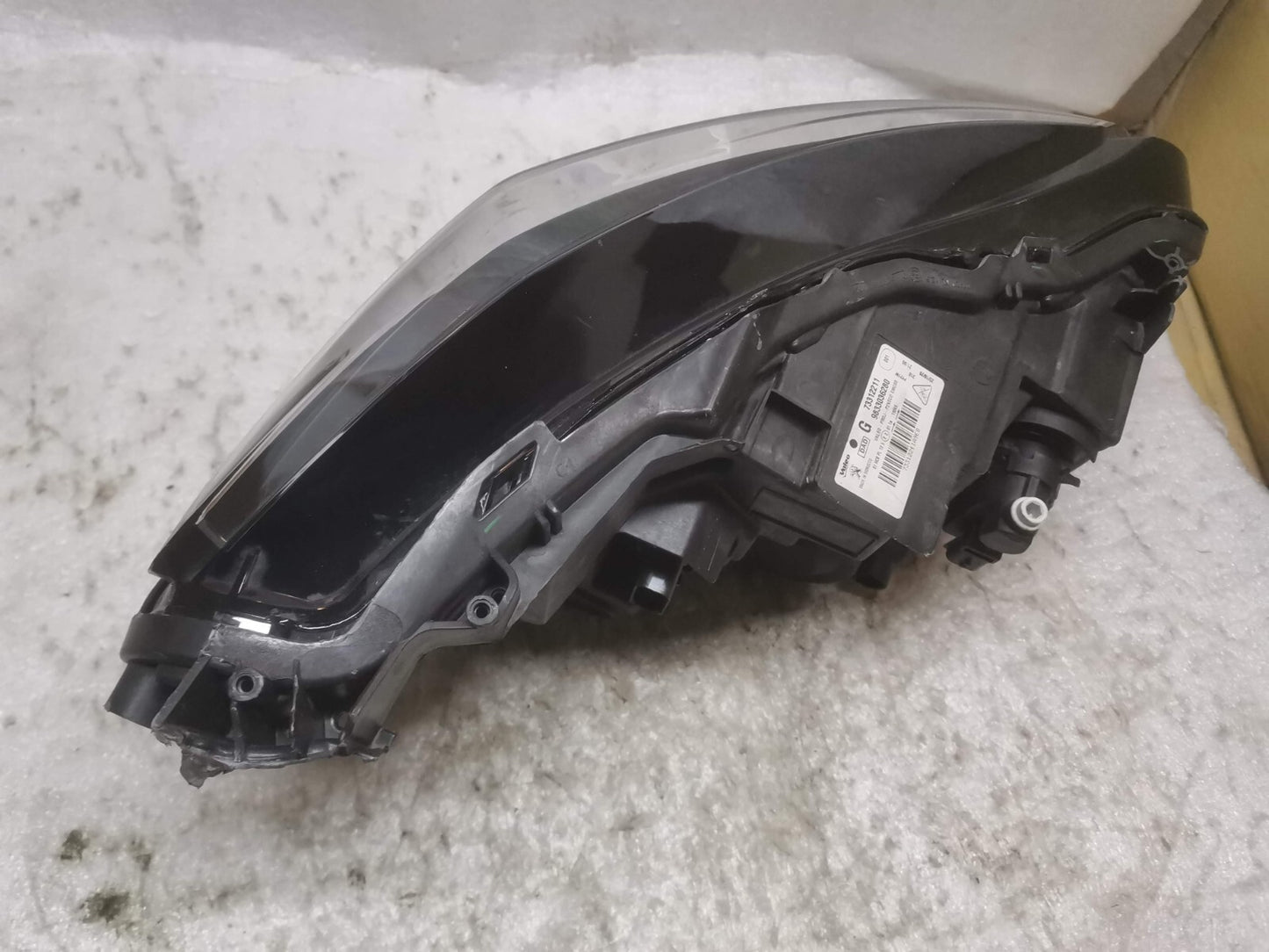 PEUGEOT 208 2008 2021 MK2 PASSENGER SIDE HEADLIGHT 9833036280 PSA54