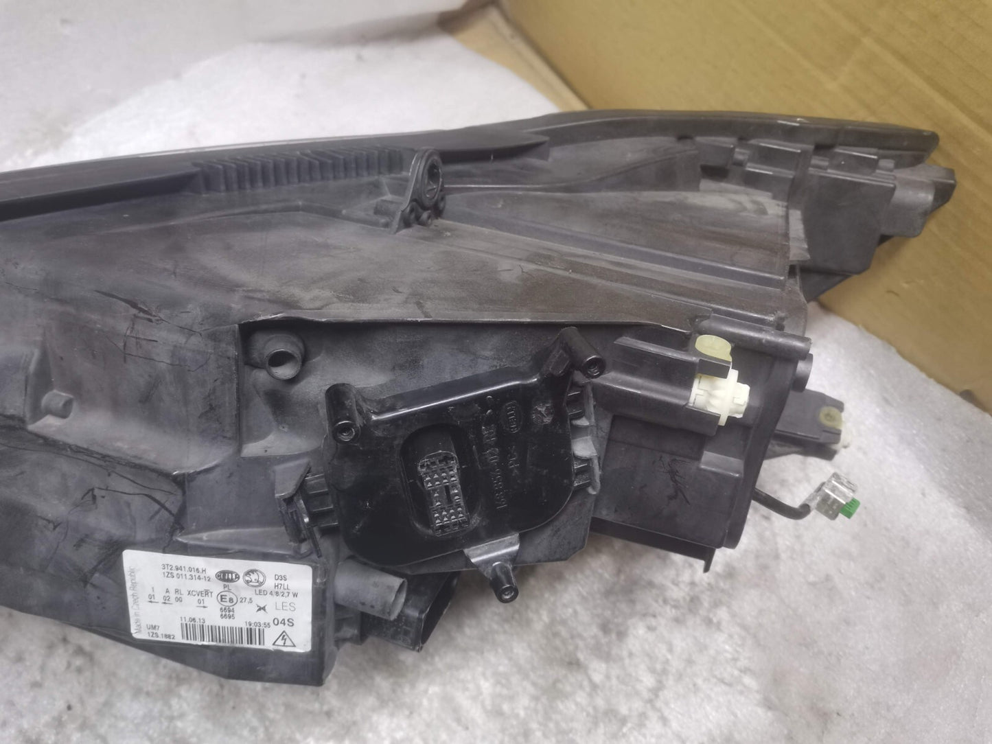 SKODA SUPERB 13-15 RIGHT DRIVER SIDE XENON HEADLIGHT HEADLAMP 3T2941016H sksp77