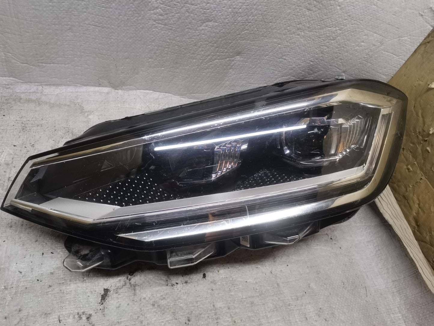 VOLKSWAGEN GOLF SV PLUS LEFT RIGHT PAIR HEADLIGHT HEADLAMP 518941035C 518941036C
