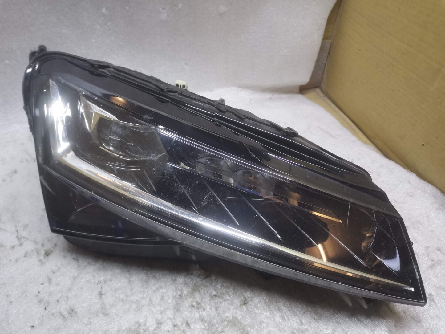 SKODA SUPERB MK3 FACELIFT CRYSTAL LED HEADLIGHT 2018-21 DRIVER O/S 3V2941016D 76