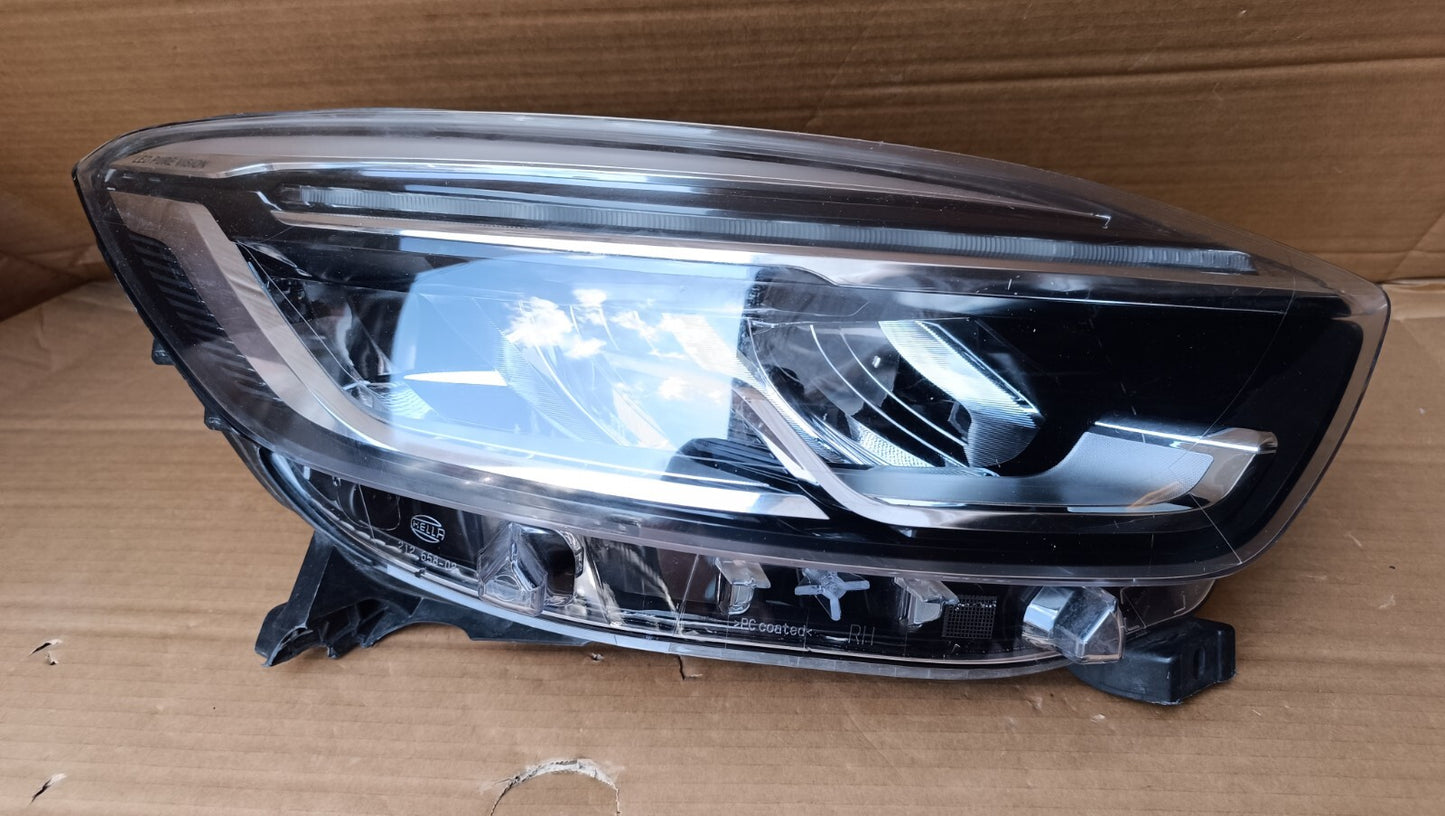 RENAULT CAPTUR 2017-19 FRONT DRIVERS O/S HEADLIGHT 260103415R ren56