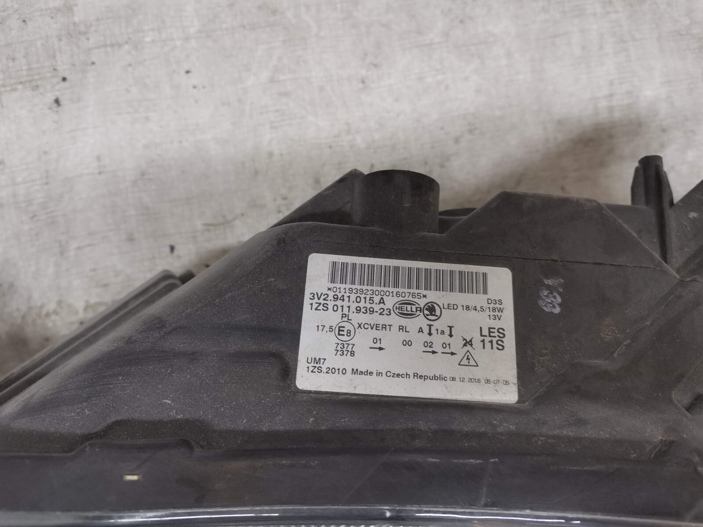 SKODA SUPERB 15-18 PASSENGERSIDE LED XENON HEADLIGHT 3V2941015A sksp33