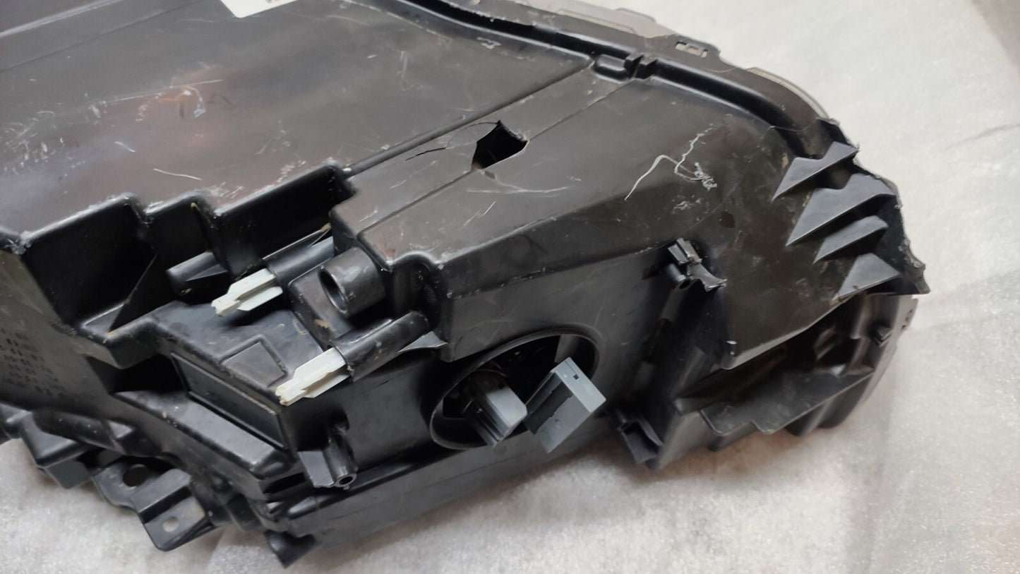 VOLVO GENUINE XC40 RIGHT HEADLIGHT/HEADLAMP 32133580 vo4054