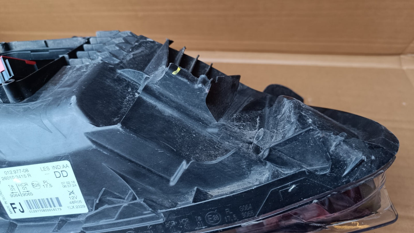 RENAULT CAPTUR 2017-19 FRONT DRIVERS O/S HEADLIGHT 260103415R ren56