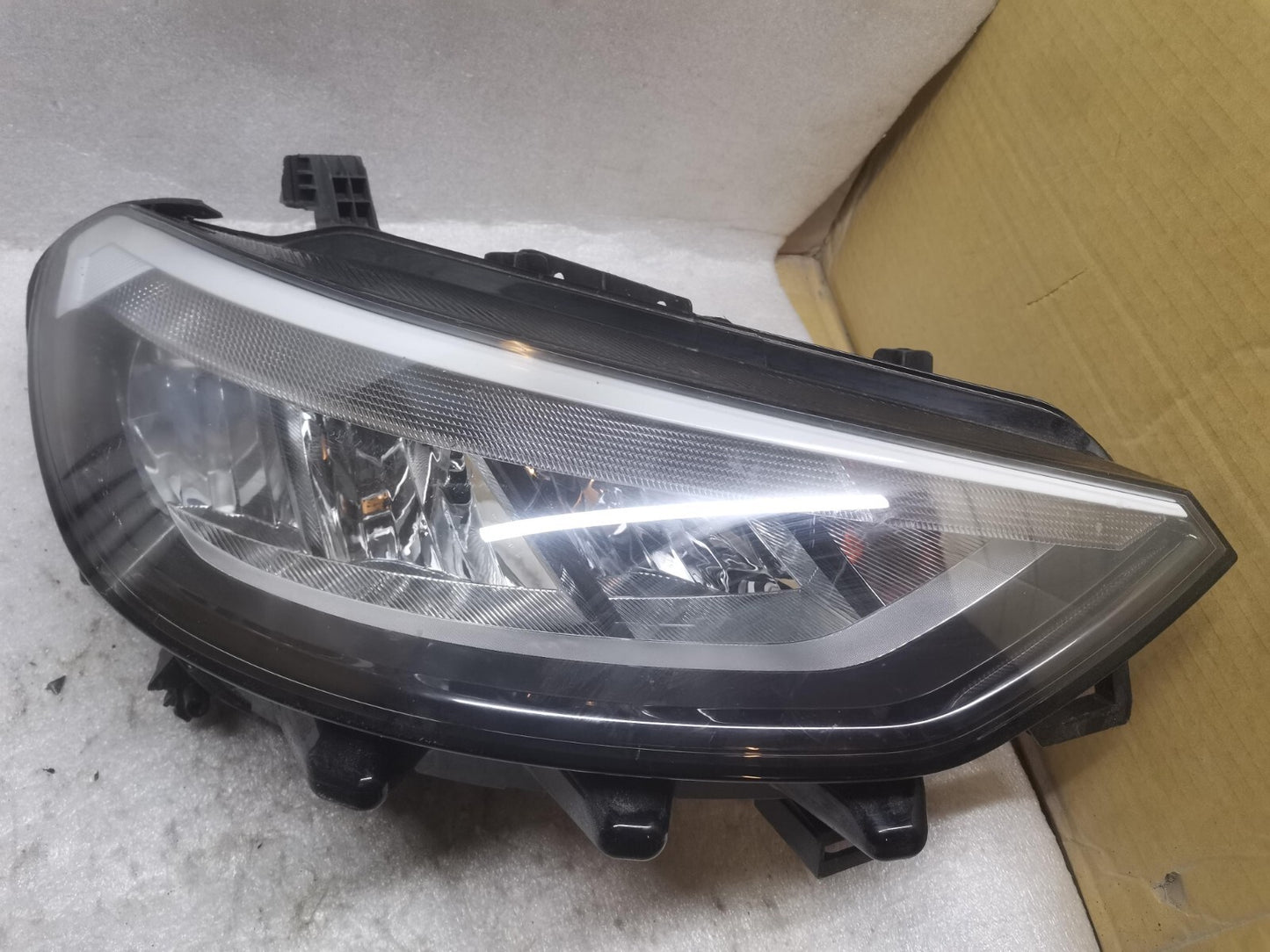 VOLKSWAGEN ID.4 ID4 2020-2022 FRONT RIGHT DRIVER SIDE HEADLIGHT HEADLAMP vw119