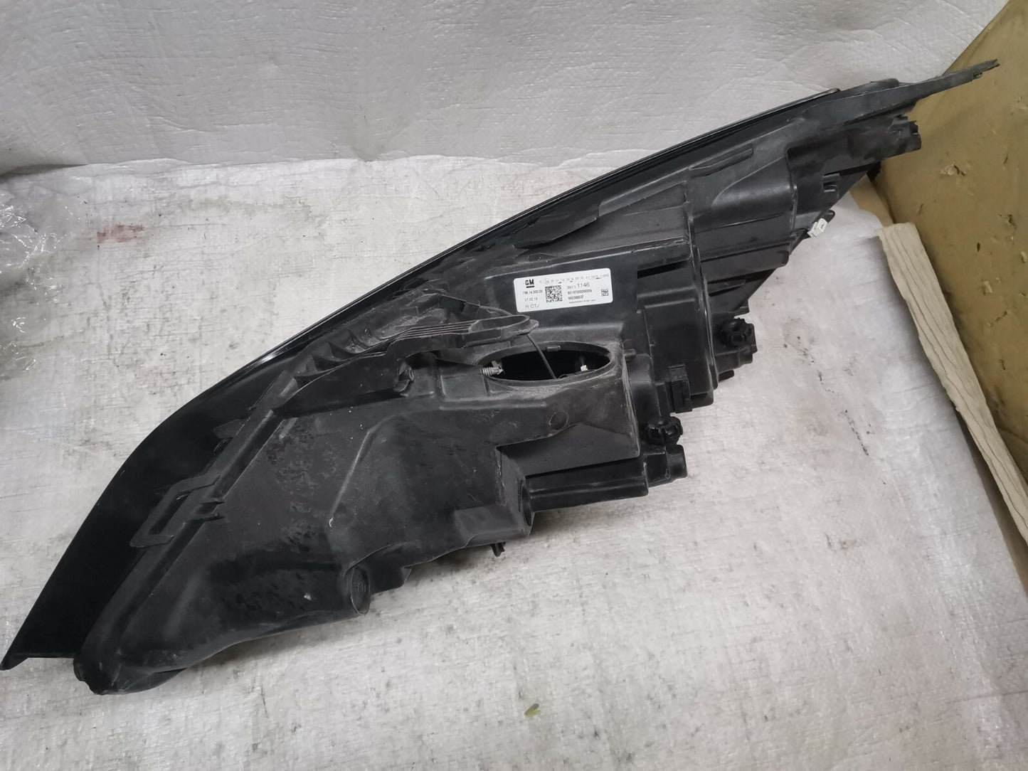 VAUXHALL ASTRA K 39111146 FRONT HEADLIGHT RIGHT SIDE RHD OSF vak1