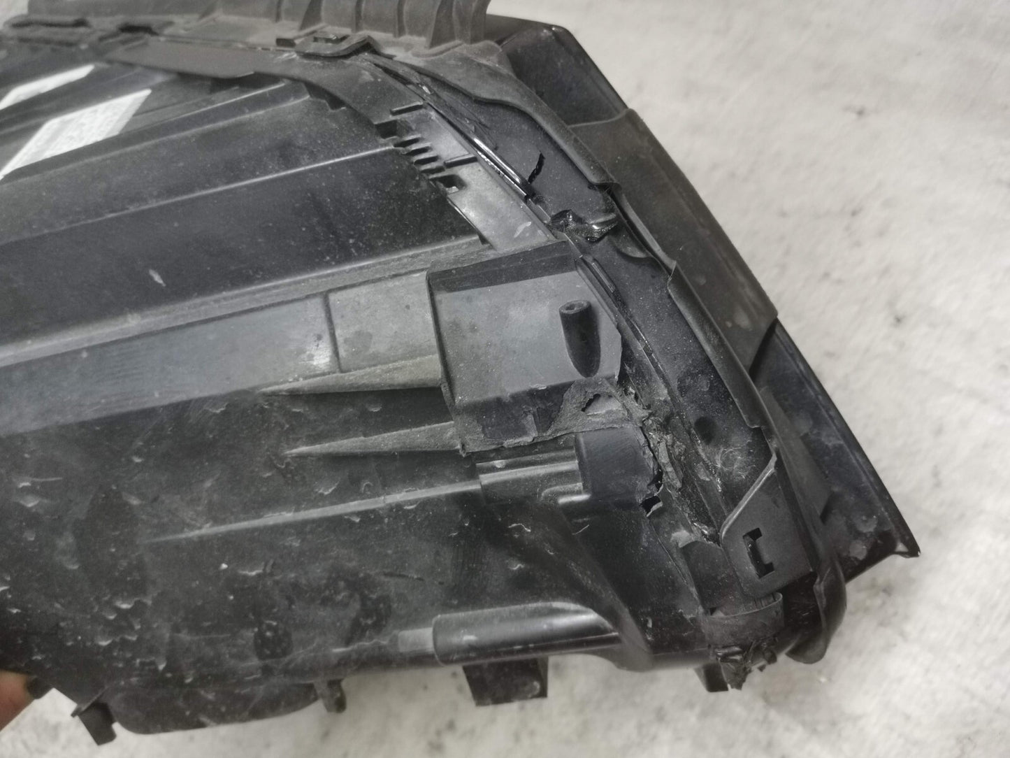 MERCEDES BENZ C-CLASS W205 LED HEADLIGHT PASSENGER SIDE LEFT A2059069501 m25039