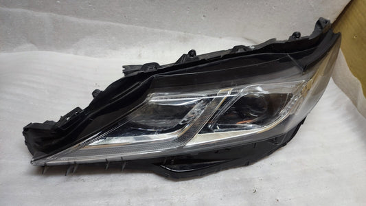 TOYOTA CAMRY 2018-22 HEADLIGHT LEFT PASSENGER SIDE 81150-33D10 GENUINEtoca24
