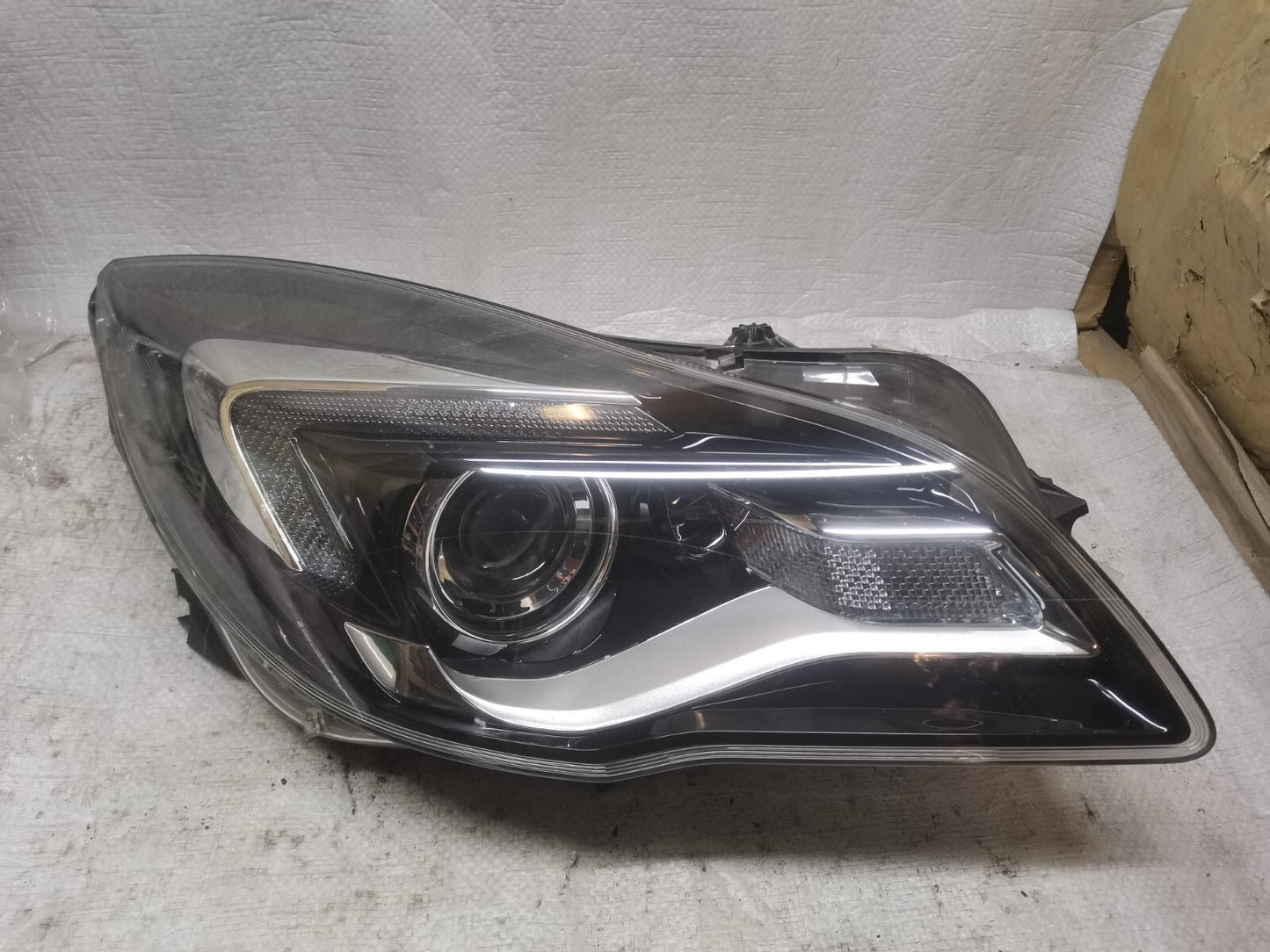 Vauxhall Insignia Facelift Drivers Side Headlight Unit 2013-17 134099909 vxin39