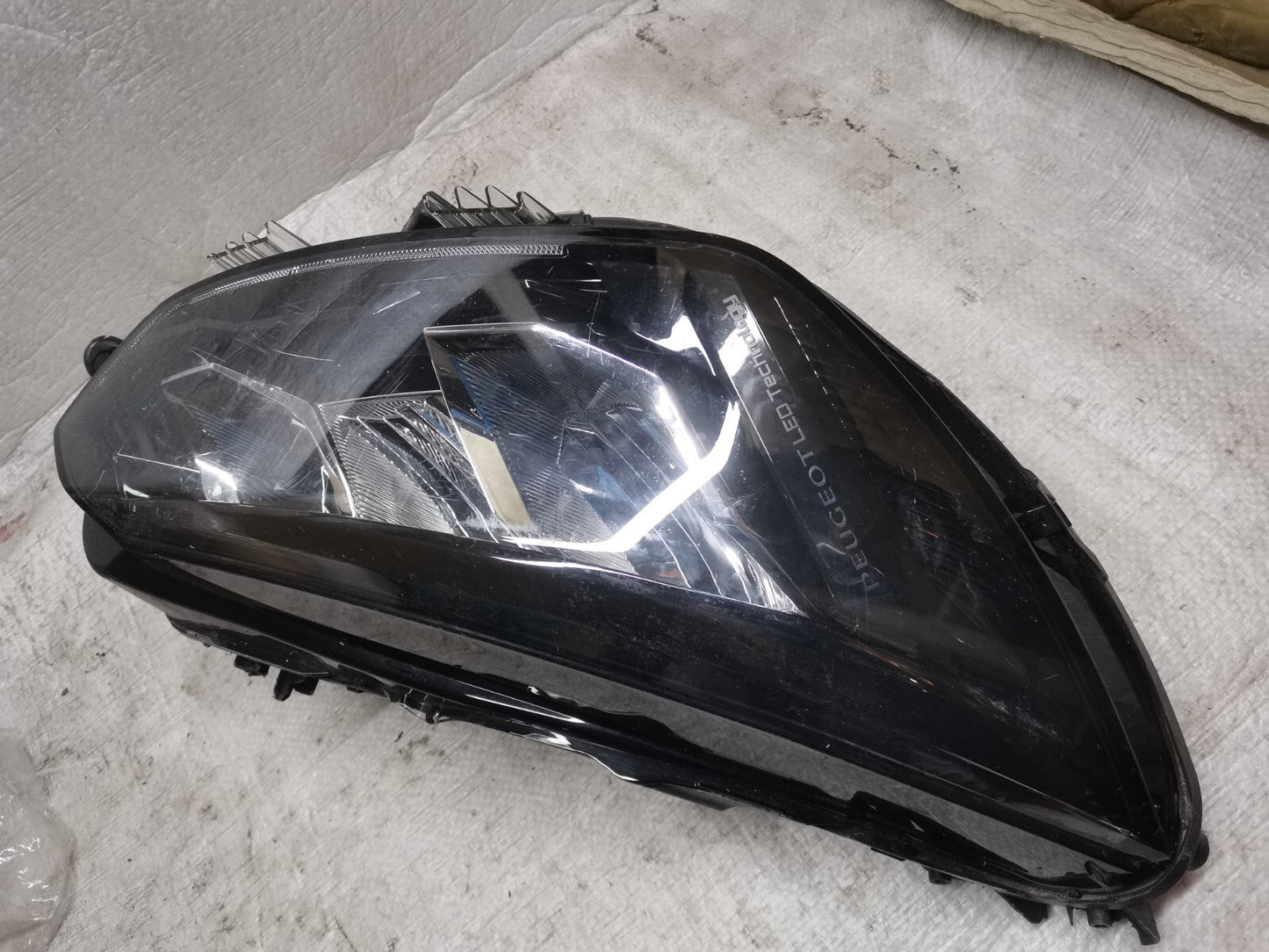 Peugeot 208 LED Headlight 2020+ Right Driver Side 73312212 9833036080 psa10