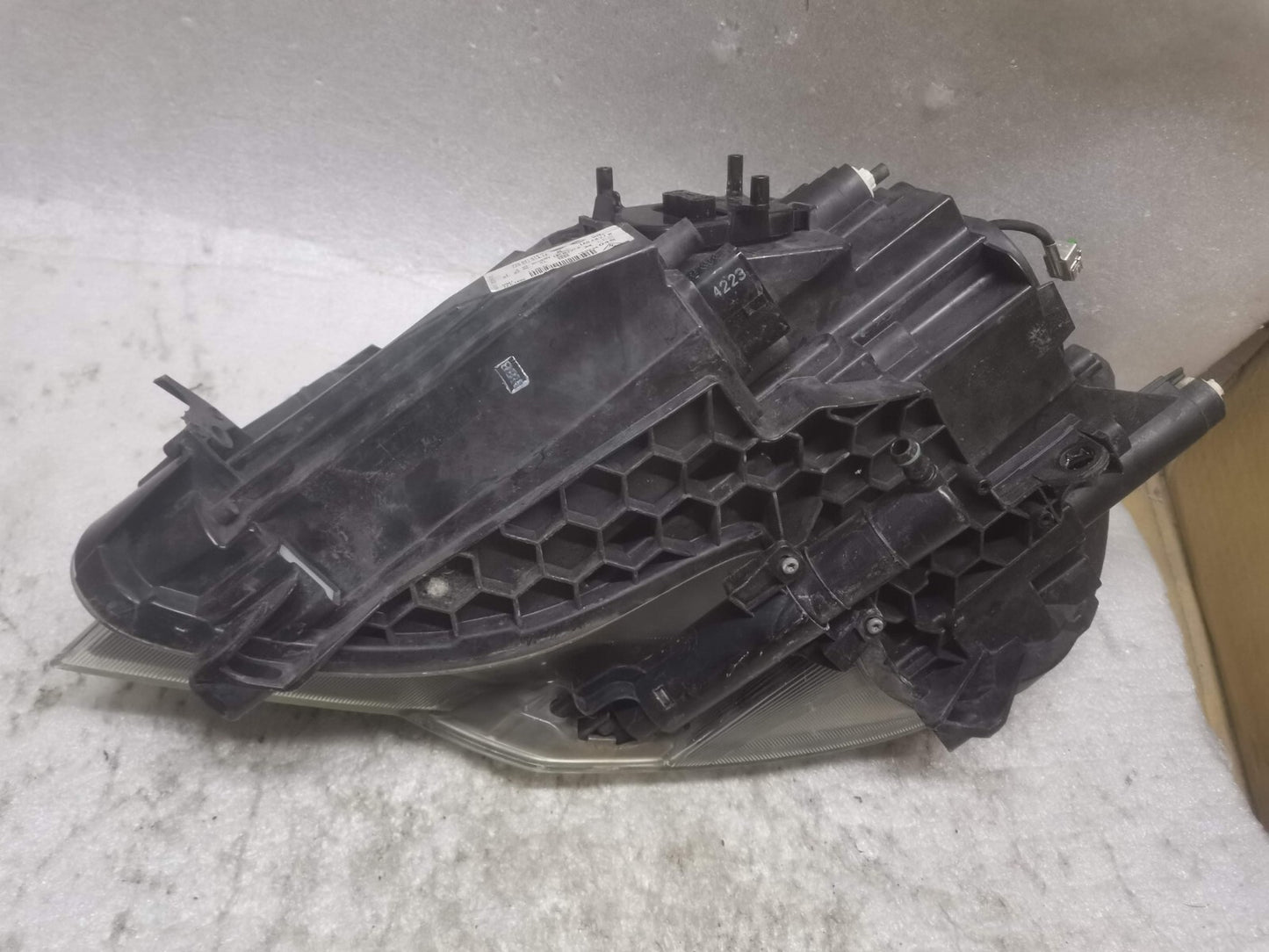 SKODA SUPERB 13-15 RIGHT DRIVER SIDE XENON HEADLIGHT HEADLAMP 3T2941016H sksp77