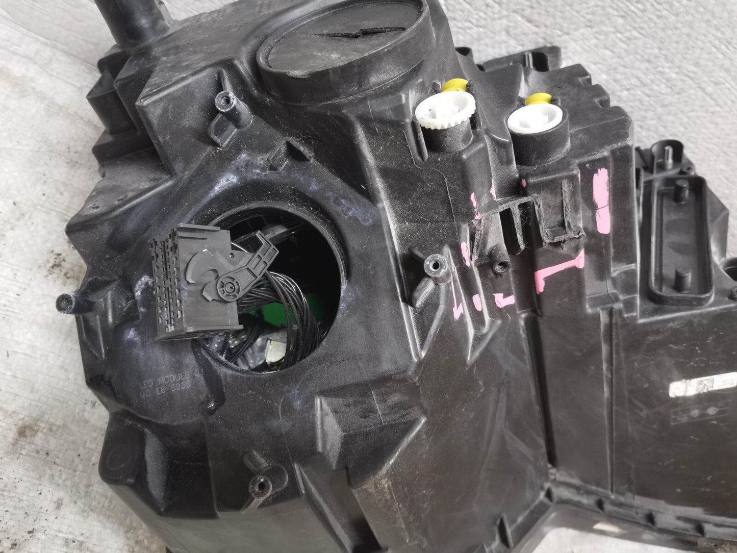 SKODA KAROQ Front Left Headlight 57C941015C skkq36