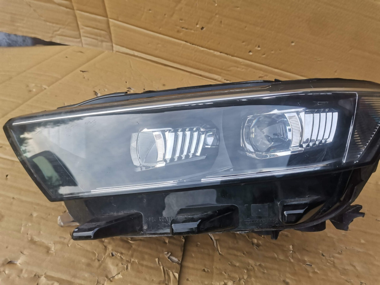 VOLKSWAGEN T- ROC 2020 PASSENGERSIDE LED XENON HEADLIGHT 2GA941035J vwtr110