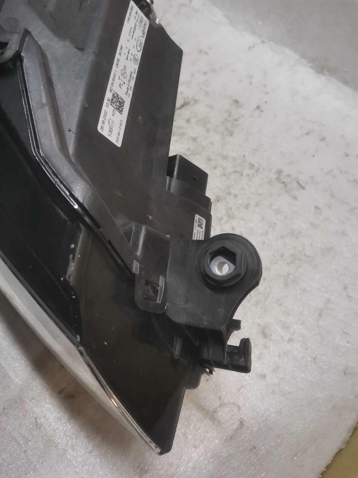 SKODA SUPERB MK3 FACELIFT CRYSTAL LED HEADLIGHT 2018-2021 DRIVER O/S 3V2941016D