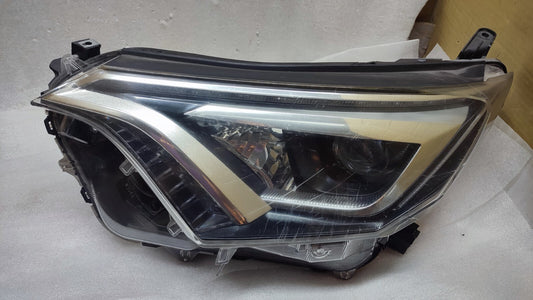 TOYOTA RAV4 (XA40) 15-19 PASSENGER SIDE HEADLIGHT left  tor437