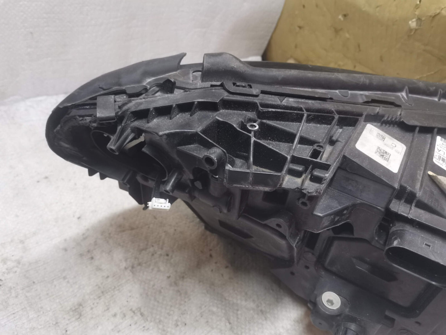 MERCEDES C CLASS W205 2015-2018 PASSENGER SIDE HEADLIGHT A2059069404 m20533