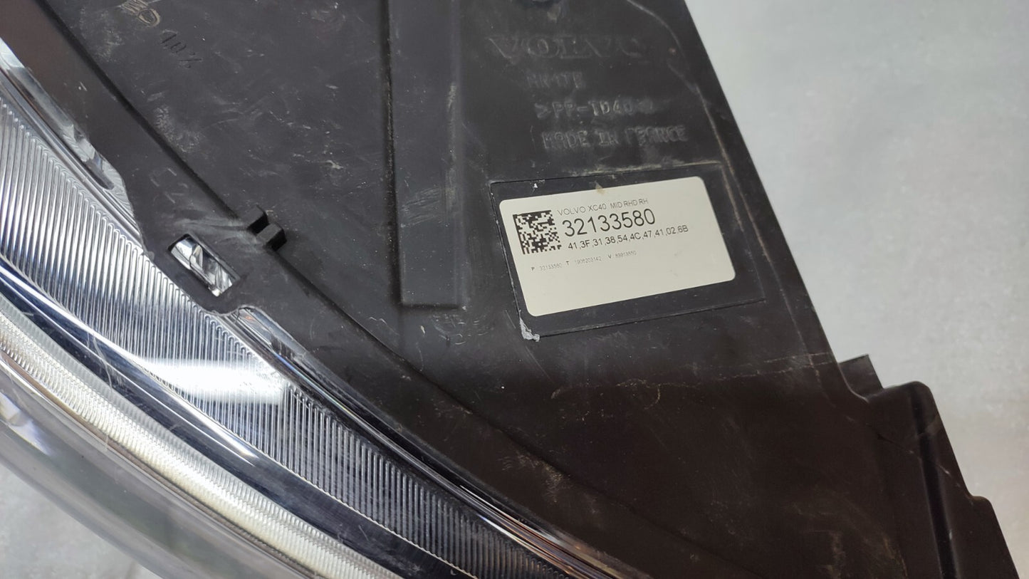 VOLVO GENUINE XC40 RIGHT HEADLIGHT/HEADLAMP 32133580 vo4054