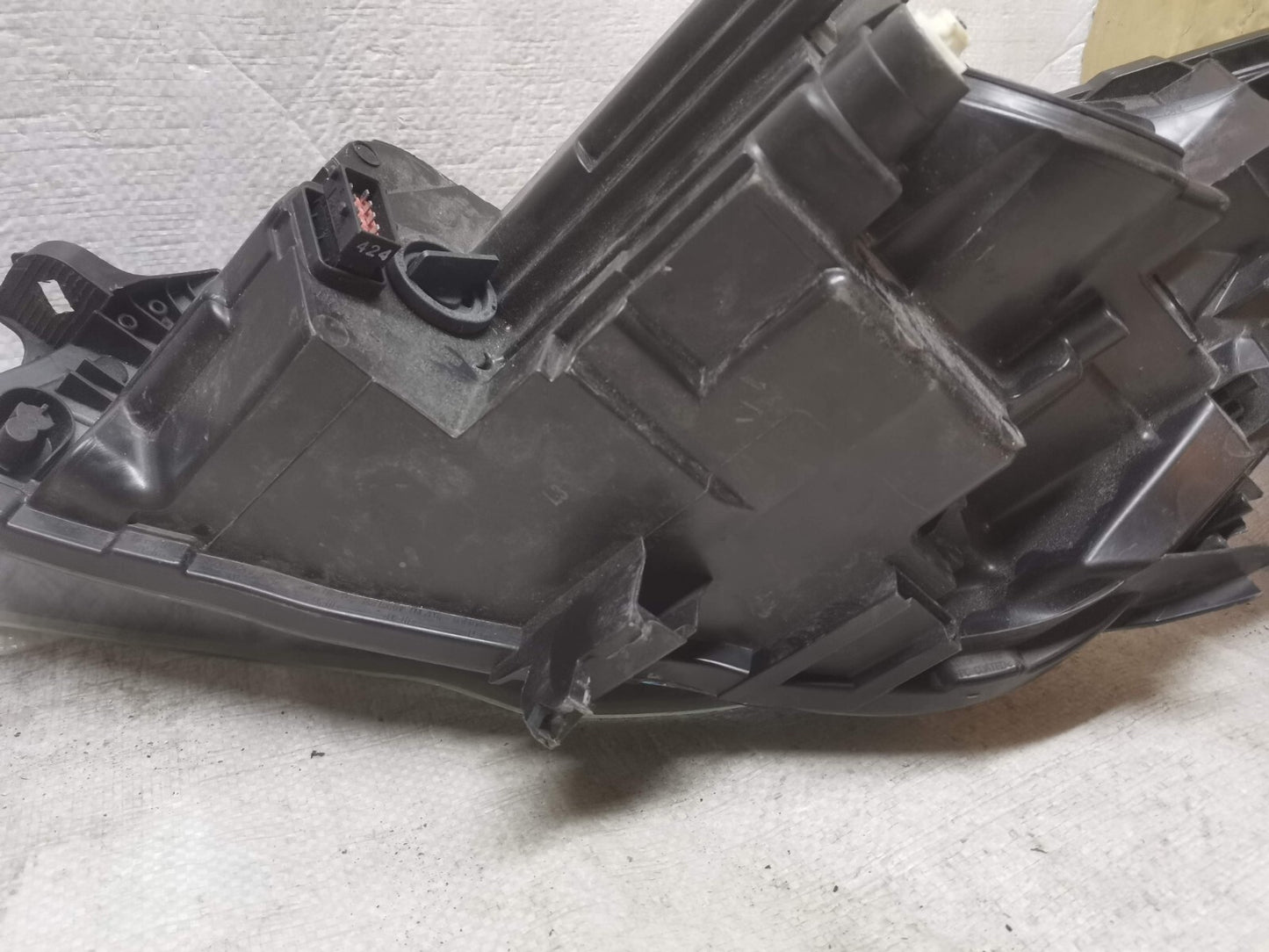 Vauxhall Insignia Facelift Drivers Side Headlight Unit 2013-17 134099909 vxin39