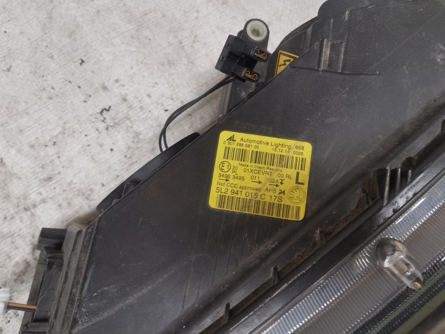 SKODA YETI 2013-17 NEARSIDE LEFT XENON LED HEADLIGHT GENUINE 5L2941015C skye39