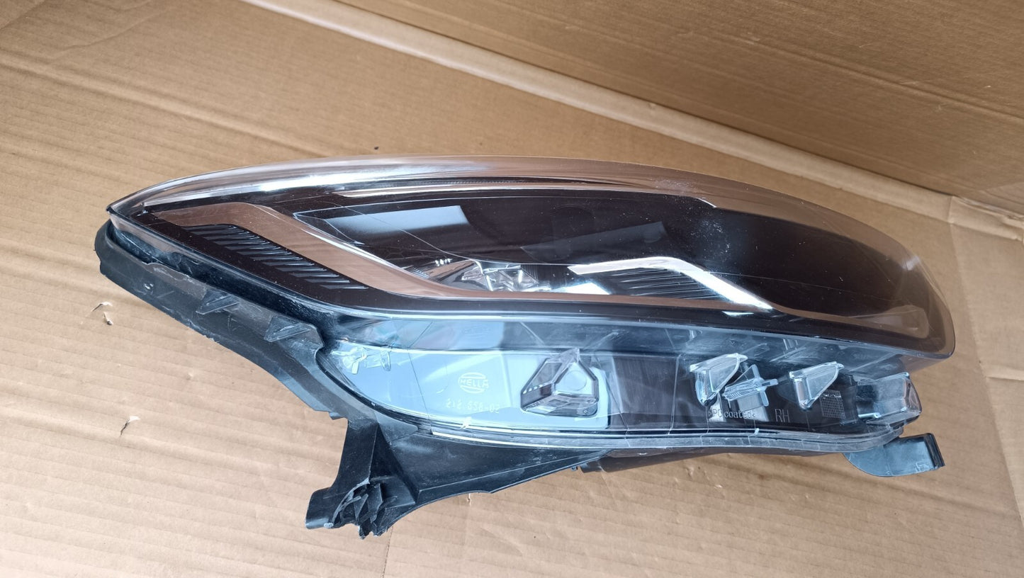 RENAULT CAPTUR 2017-19 FRONT DRIVERS O/S HEADLIGHT 260103415R ren56