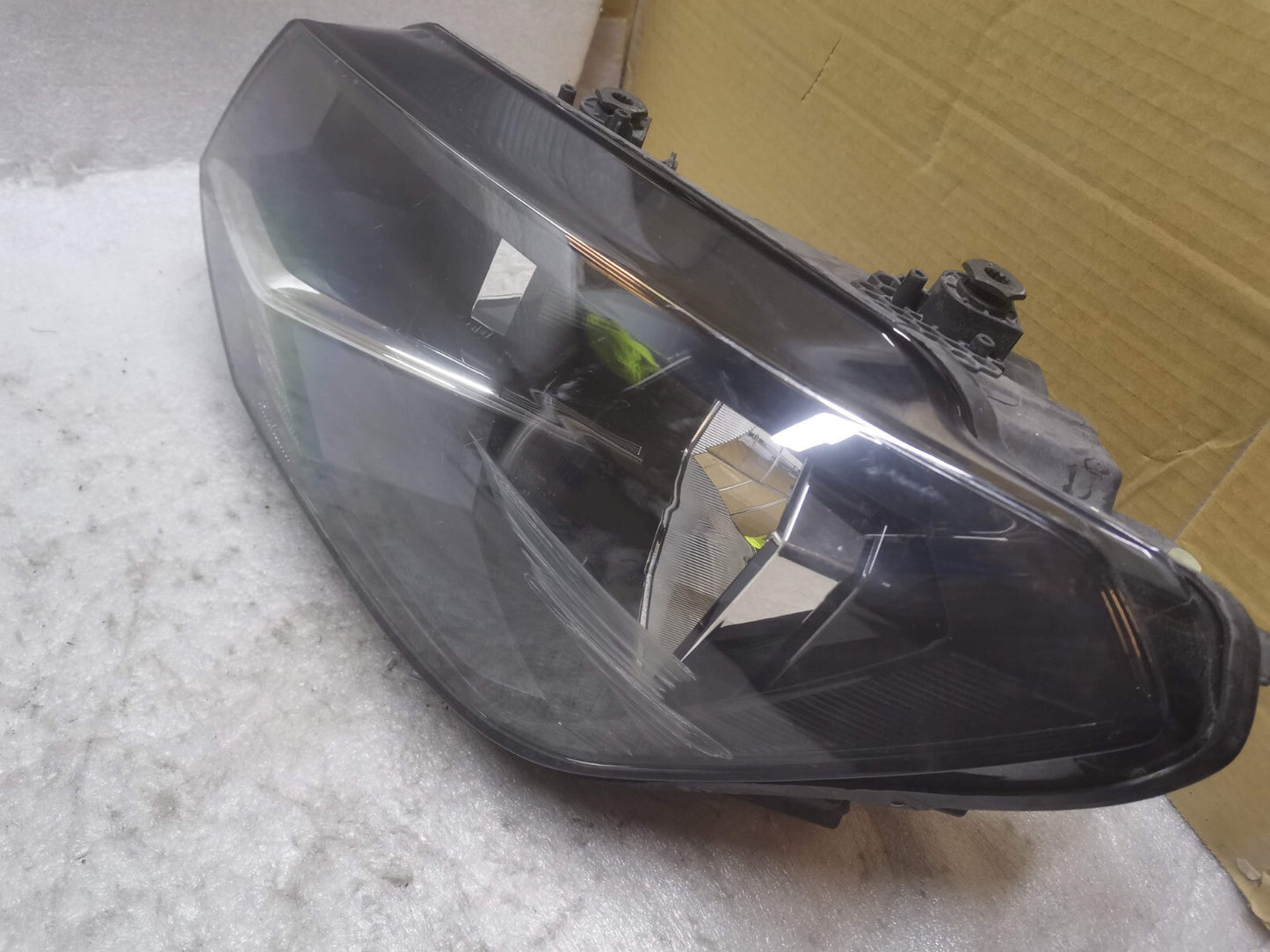 VOLKSWAGEN CADDY MK3 2015 TO 2020 PASSENGER SIDE HEADLIGHT 2K2941015B VWCA131