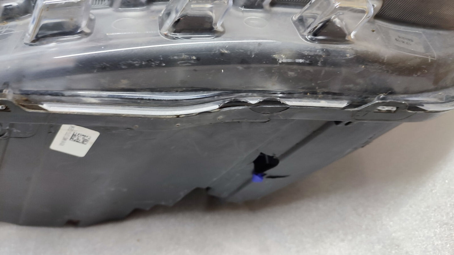 VOLVO GENUINE XC40 RIGHT HEADLIGHT/HEADLAMP 32133580 vo4054