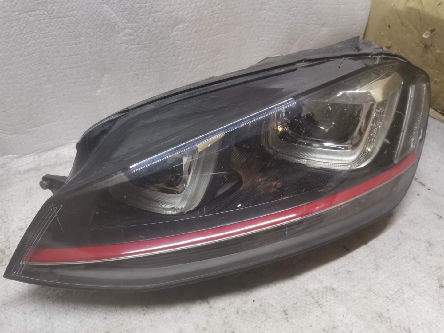 VOLKSWAGEN GOLF 2013-2018 MK7 PASSENGER SIDE XENON HEADLIGHT vwgo80