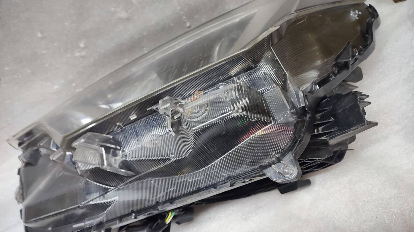 TOYOTA RAV4 (XA40) 15-19 PASSENGER SIDE HEADLIGHT left  tor437