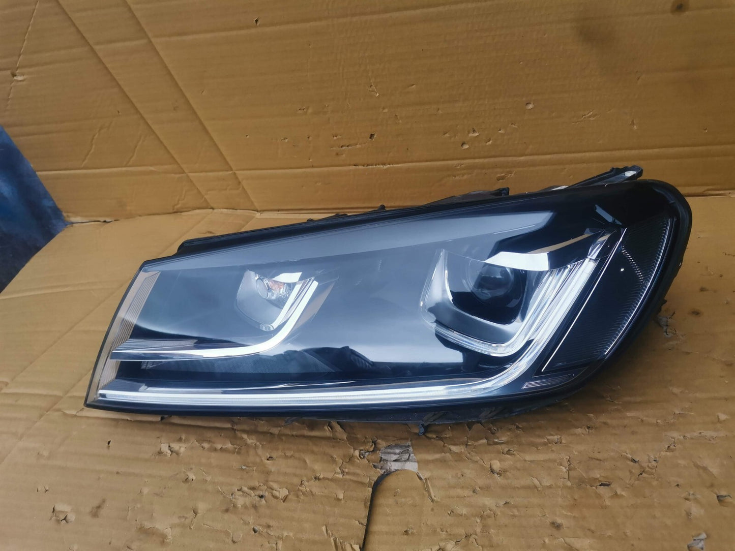 Volkswagen Touareg II 2016 Left front headlight headlamp 7P2941751A vwta107